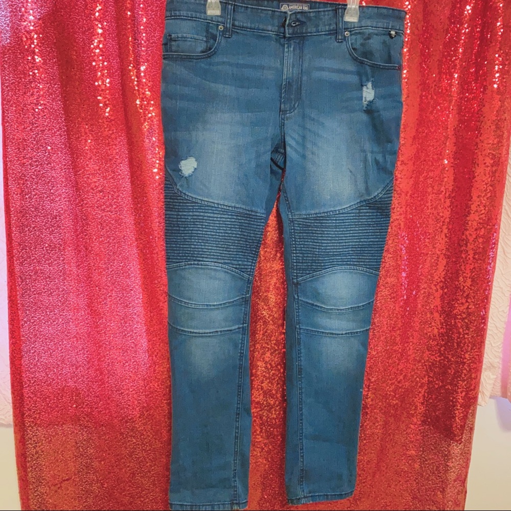 Men ripped jeans
